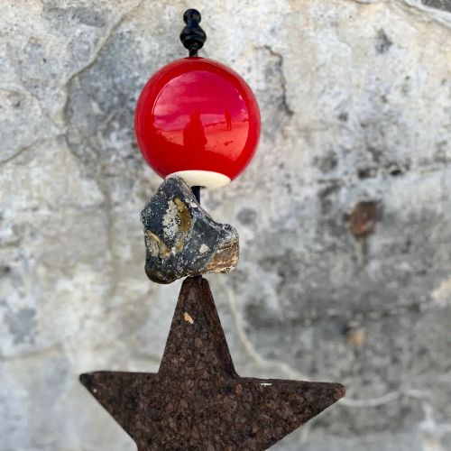 Nordic By Hand - Snoren - Earth - Keramikkugle - Rød  - Small